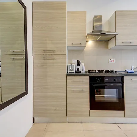 With Terrace 5 Min Walk To Valletta Floriana