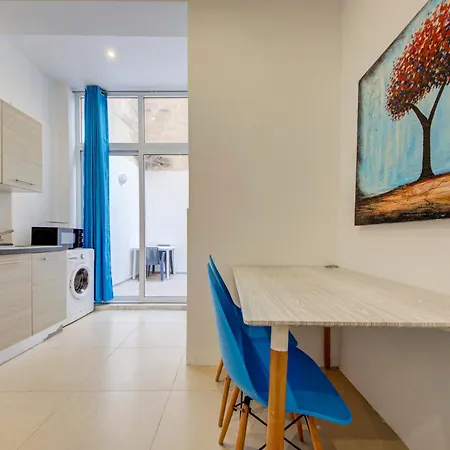 With Terrace 5 Min Walk To Valletta *