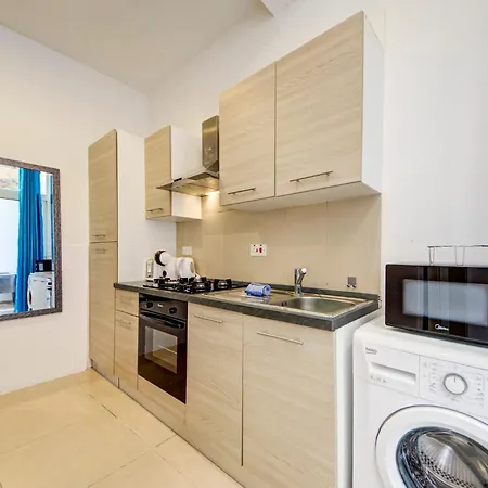 Apartman With Terrace 5 Min Walk To Valletta Floriana