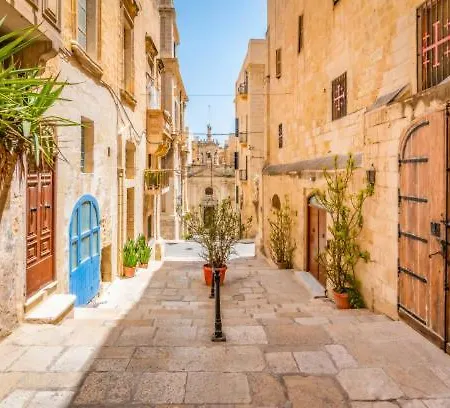 With Terrace 5 Min Walk To Valletta Floriana