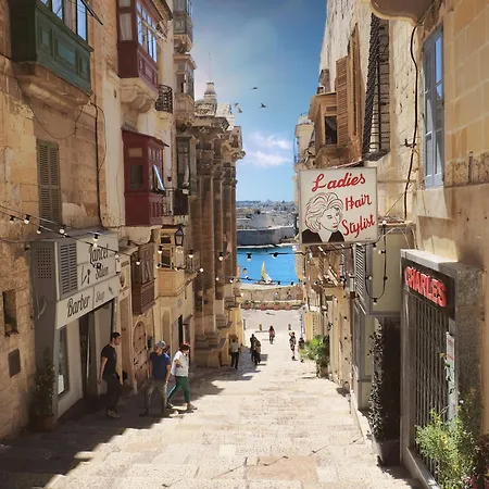 With Terrace 5 Min Walk To Valletta Apartmán *