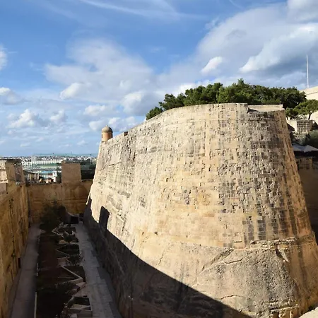With Terrace 5 Min Walk To Valletta