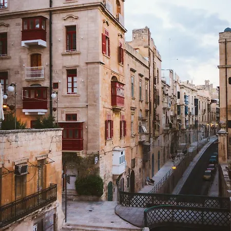 With Terrace 5 Min Walk To Valletta Apartman *